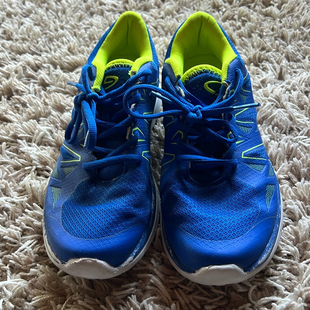 Size 8.5 men’s champion tennis shoes